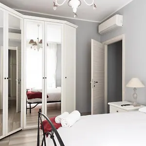 Apartment Youhosty - Napoli 35, Milan