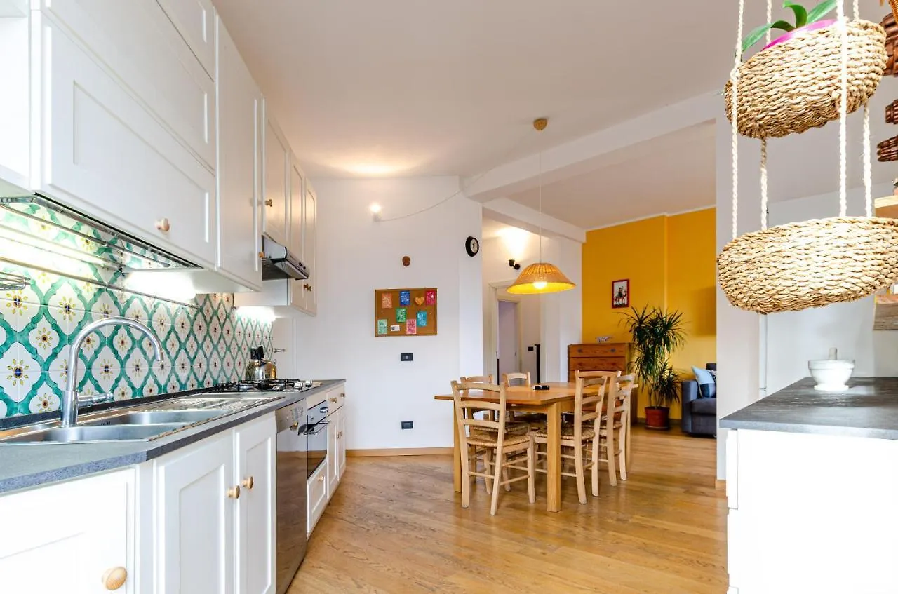 Arcus Pacis - Large Central Flat Milan 0*,  Italy